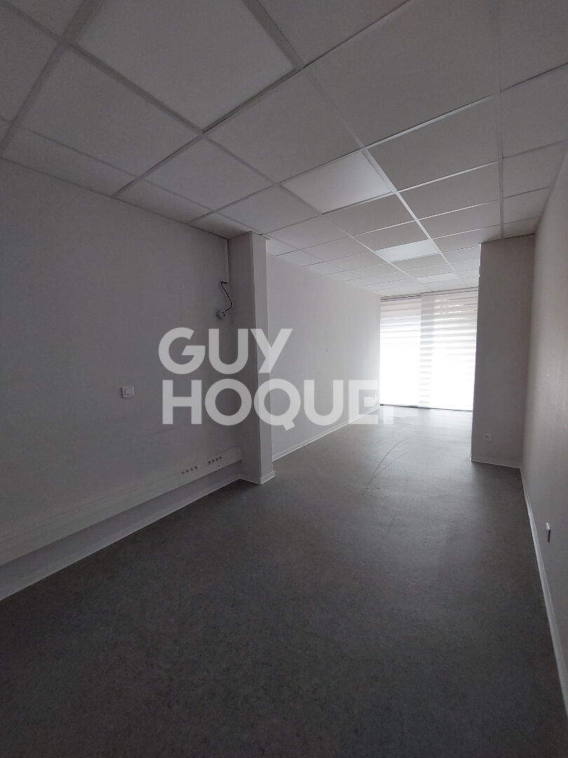 Local professionnel, 3 pièces de 110,74 m² à THANN