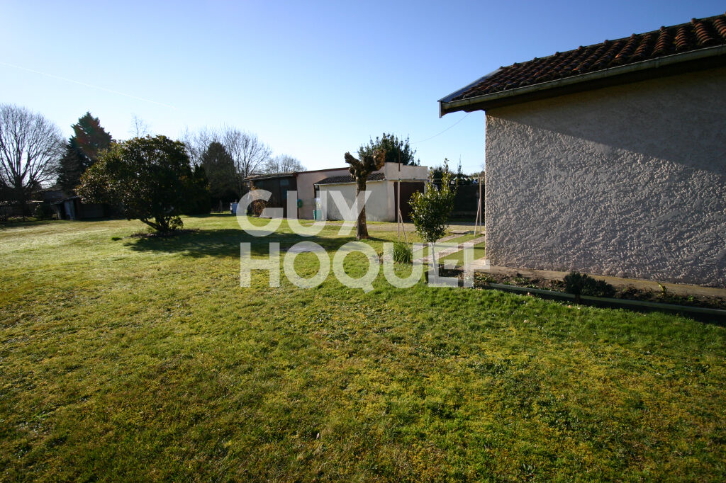 Maison 3 pièce(s) à rénover avec dépendances sur terrain de 1188 m²