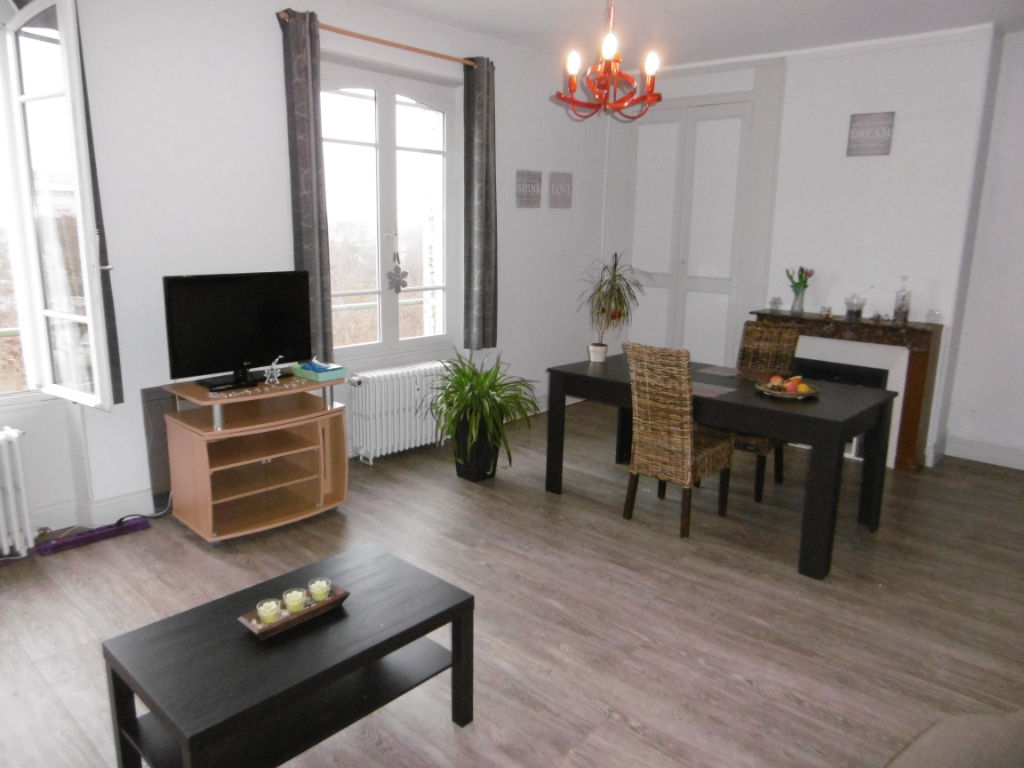 MEUBLE - Chalons, quartier Madagascar, 2 pièce(s) 61 m². Disponible. 3 étage s/s ascenceur.