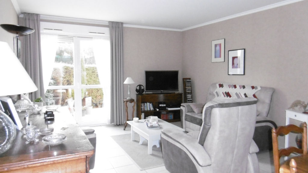 CHALONS EN CHAMPAGNE: REZ DE JARDIN T4 , chauf individuel( rue du camp d'Attila)