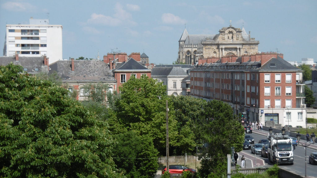 CHALONS, proche Gare SNCF
