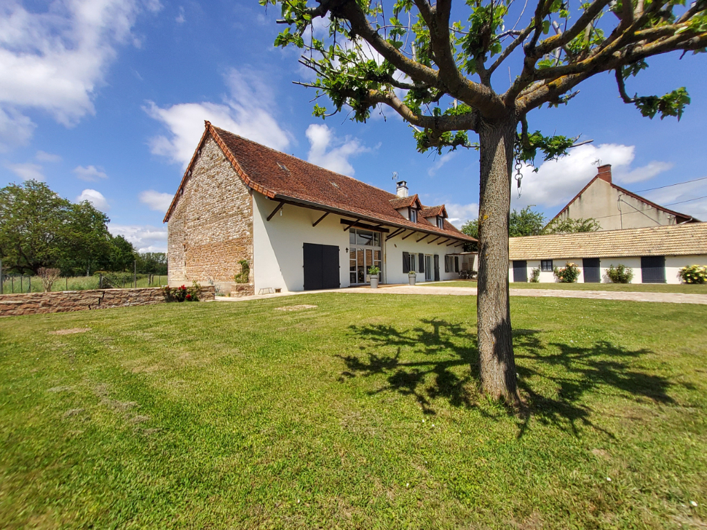 Maison 5 pièces (190 m²) en vente à MESSEY SUR GROSNE