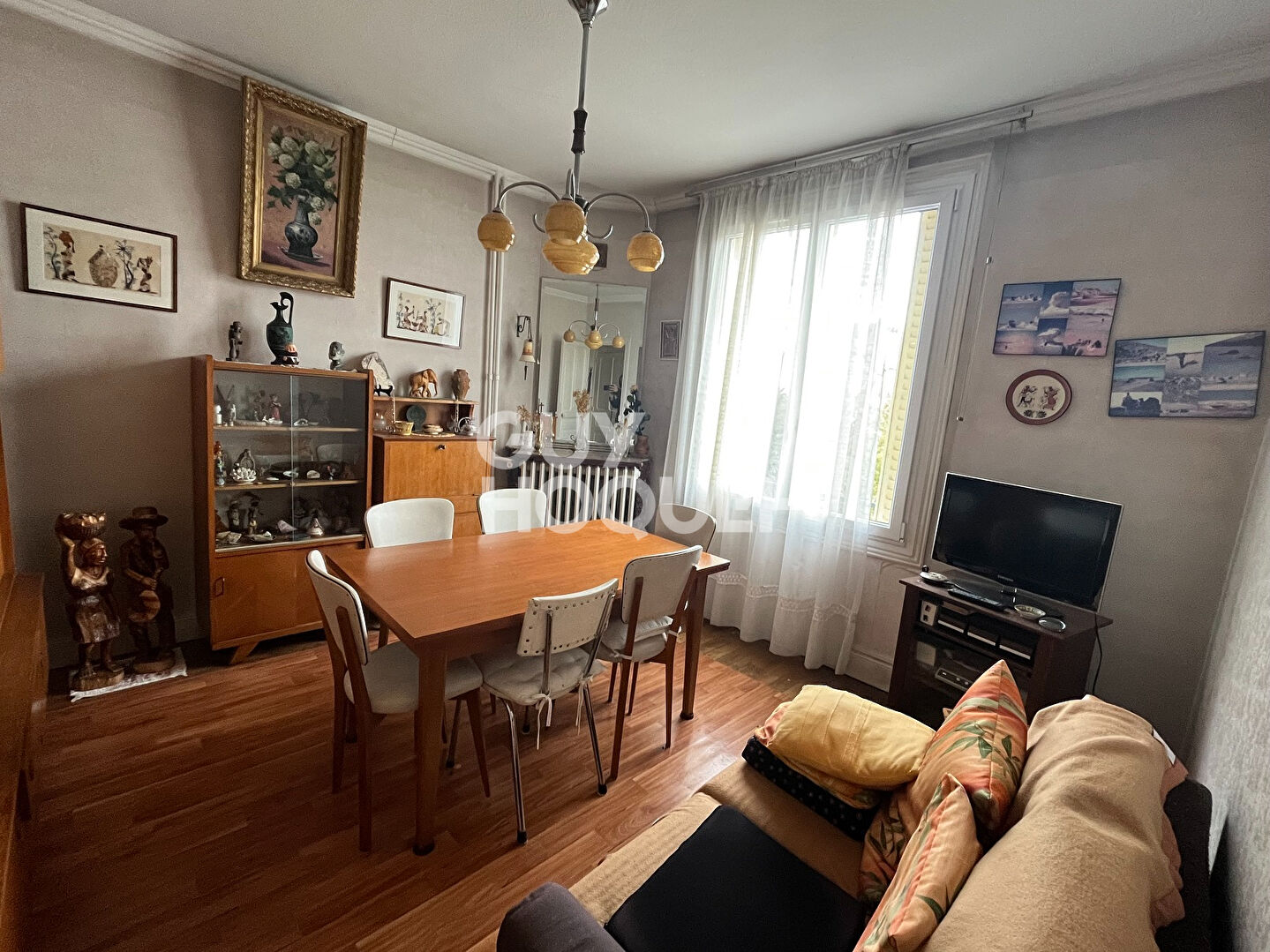 5 minutes à pied du coeur de ville! Maison à rénover!