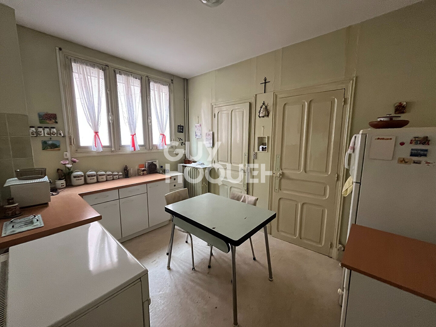 5 minutes à pied du coeur de ville! Maison à rénover!