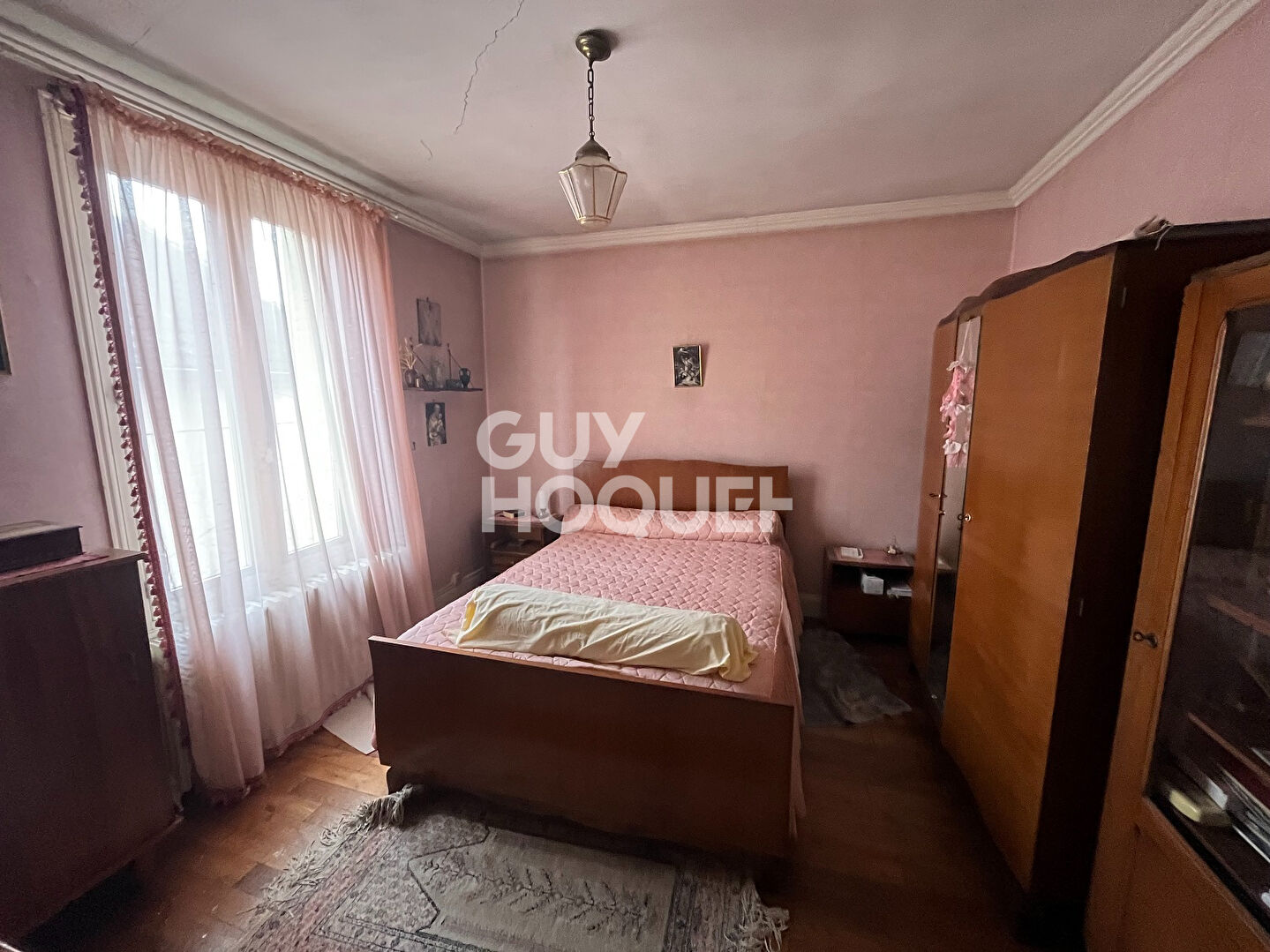 5 minutes à pied du coeur de ville! Maison à rénover!