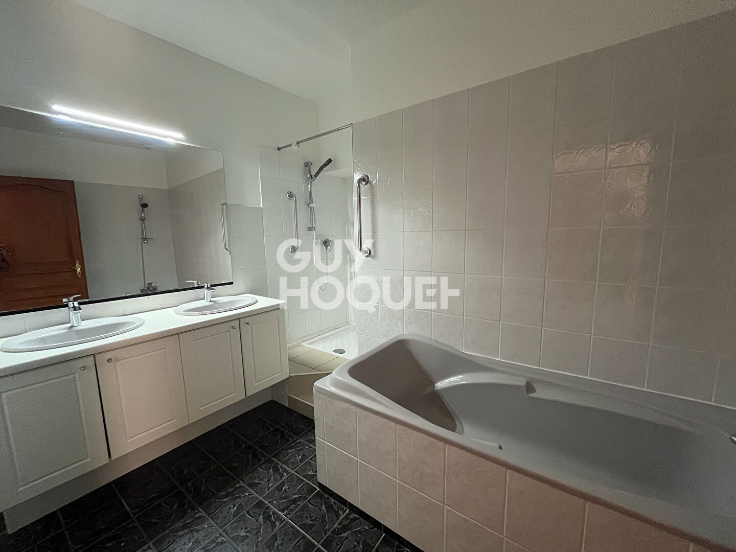 CENTRE-VILLE avec ascenseur!