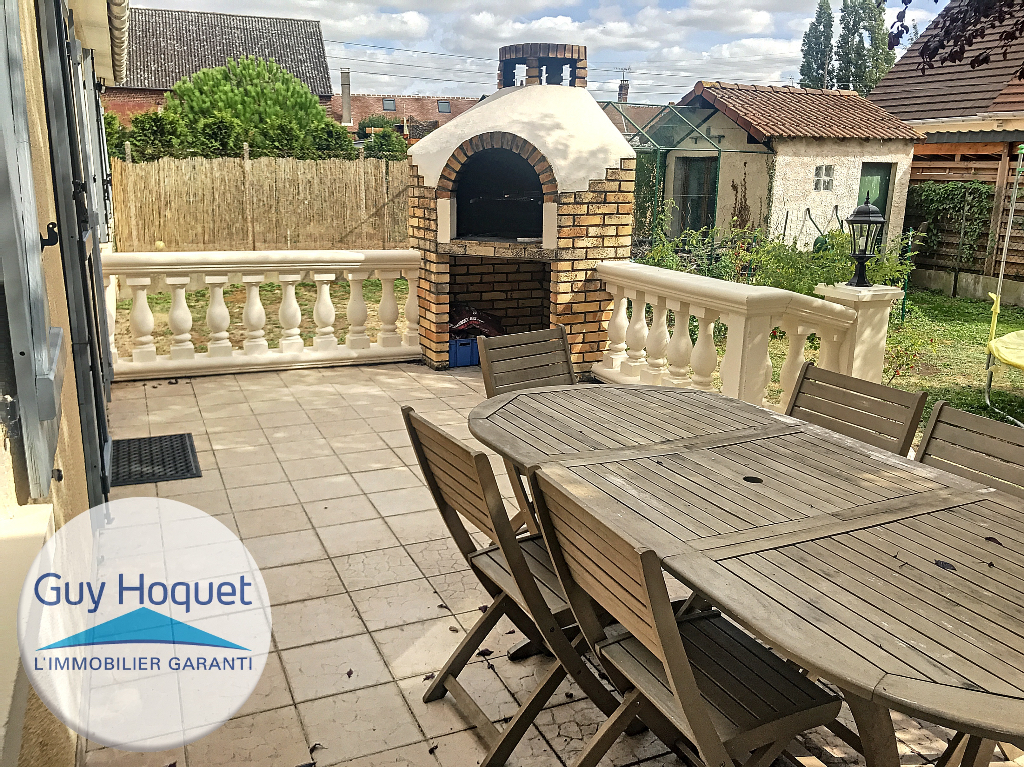 Vente d'une maison 5 pièces (153 m²) à LA NEUVILLE EN HEZ