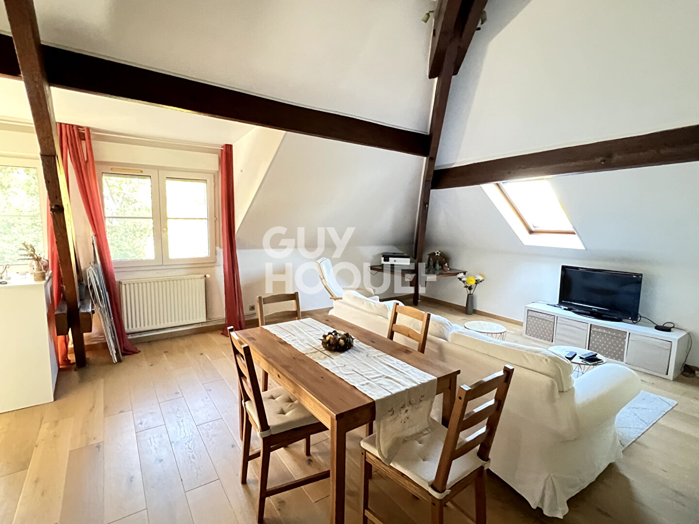 TRES BEL APPARTEMENT - T3 CHANTILLY - GOUVIEUX