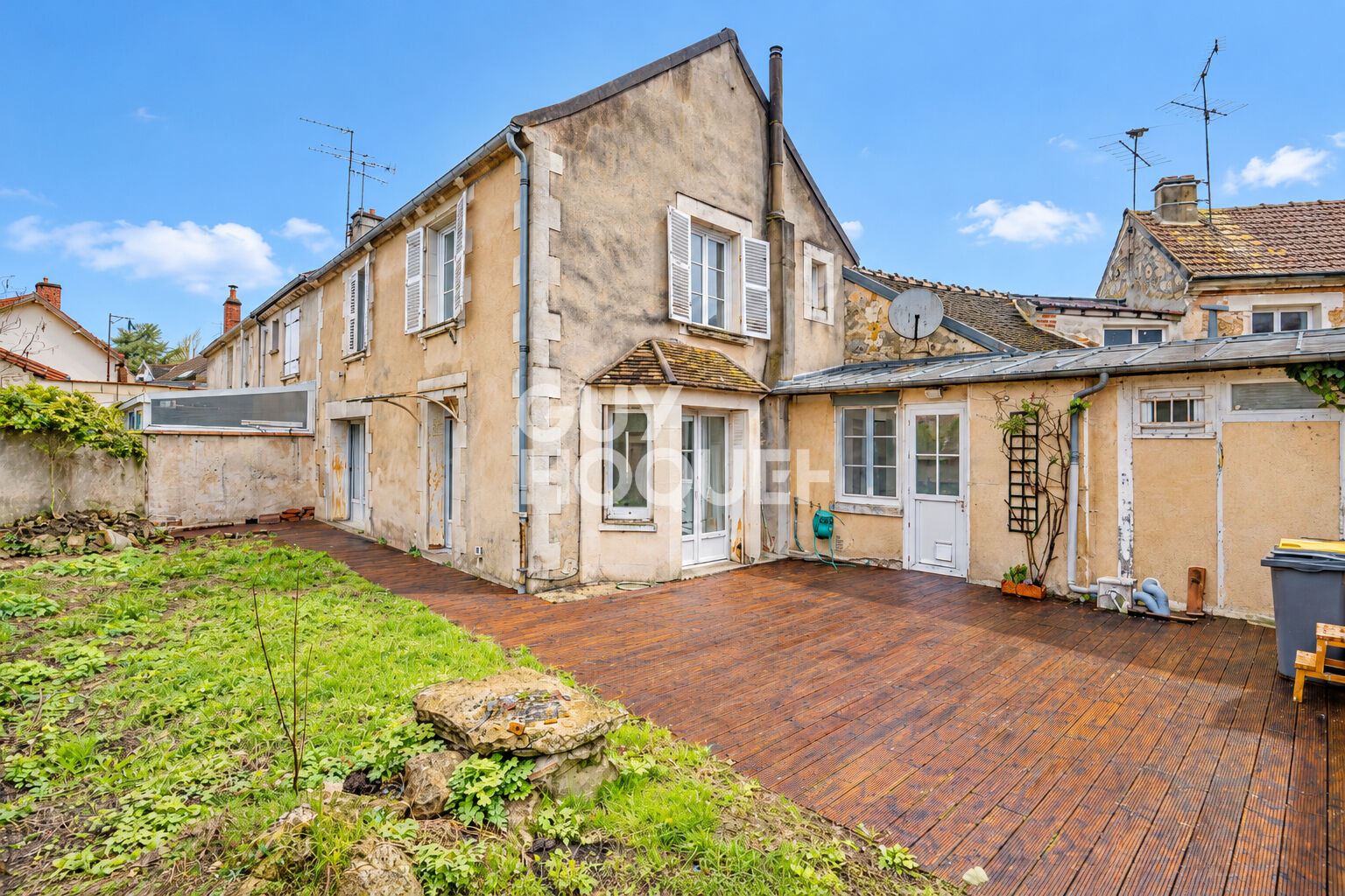 Maison de charme en plein coeur de Coye-la-Forêt avec jardin, terrasse et garage