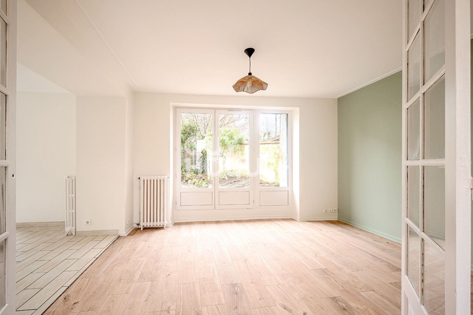 Maison de charme en plein coeur de Coye-la-Forêt avec jardin, terrasse et garage