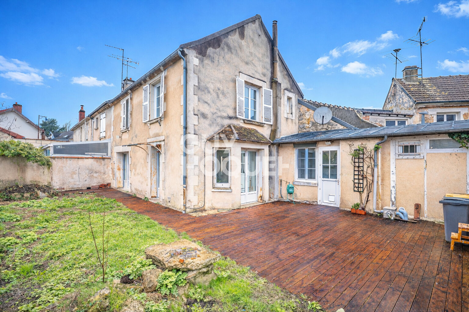 Maison de charme en plein coeur de Coye-la-Forêt avec jardin, terrasse et garage