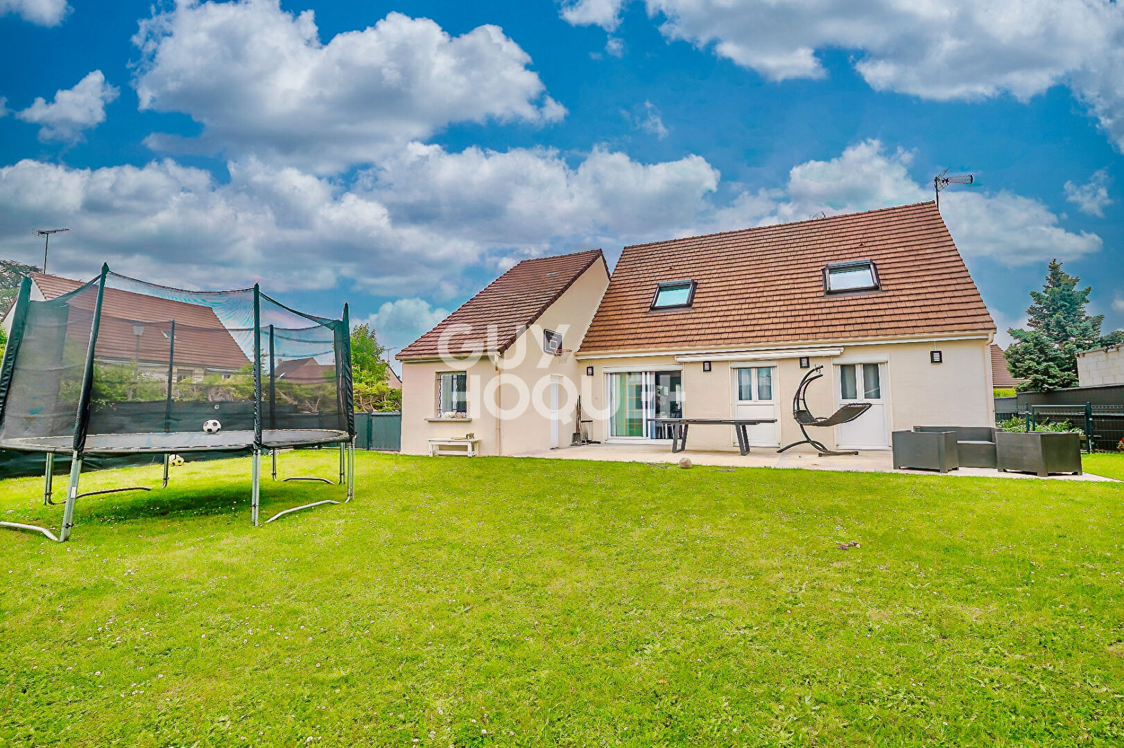 Maison familiale entièrement rénovée avec pompe à chaleur, grand jardin et suite parentale