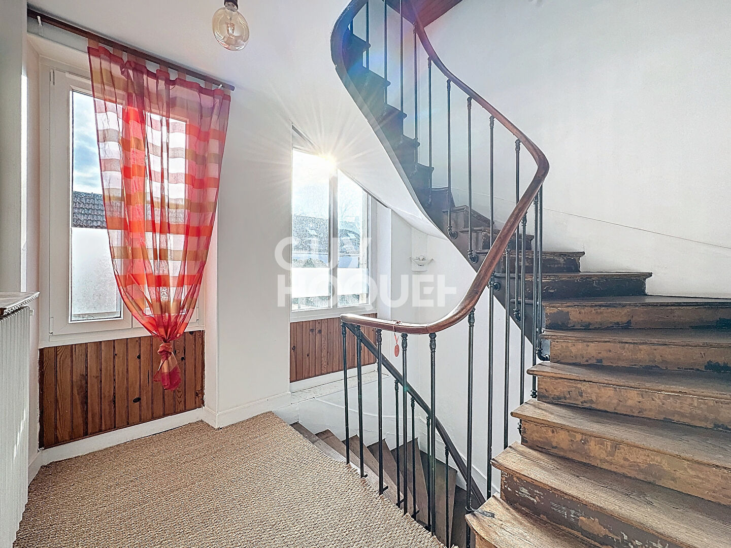 Maison de charme au coeur de Lamorlaye, l'équilibre parfait entre cachet et praticité — photo 4