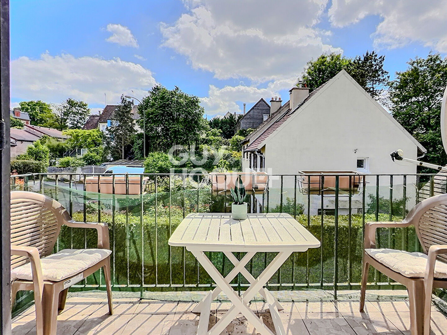T4 avec balcon, garage et vue dégagée le long du canal Saint-Jean à Chantilly — photo 3