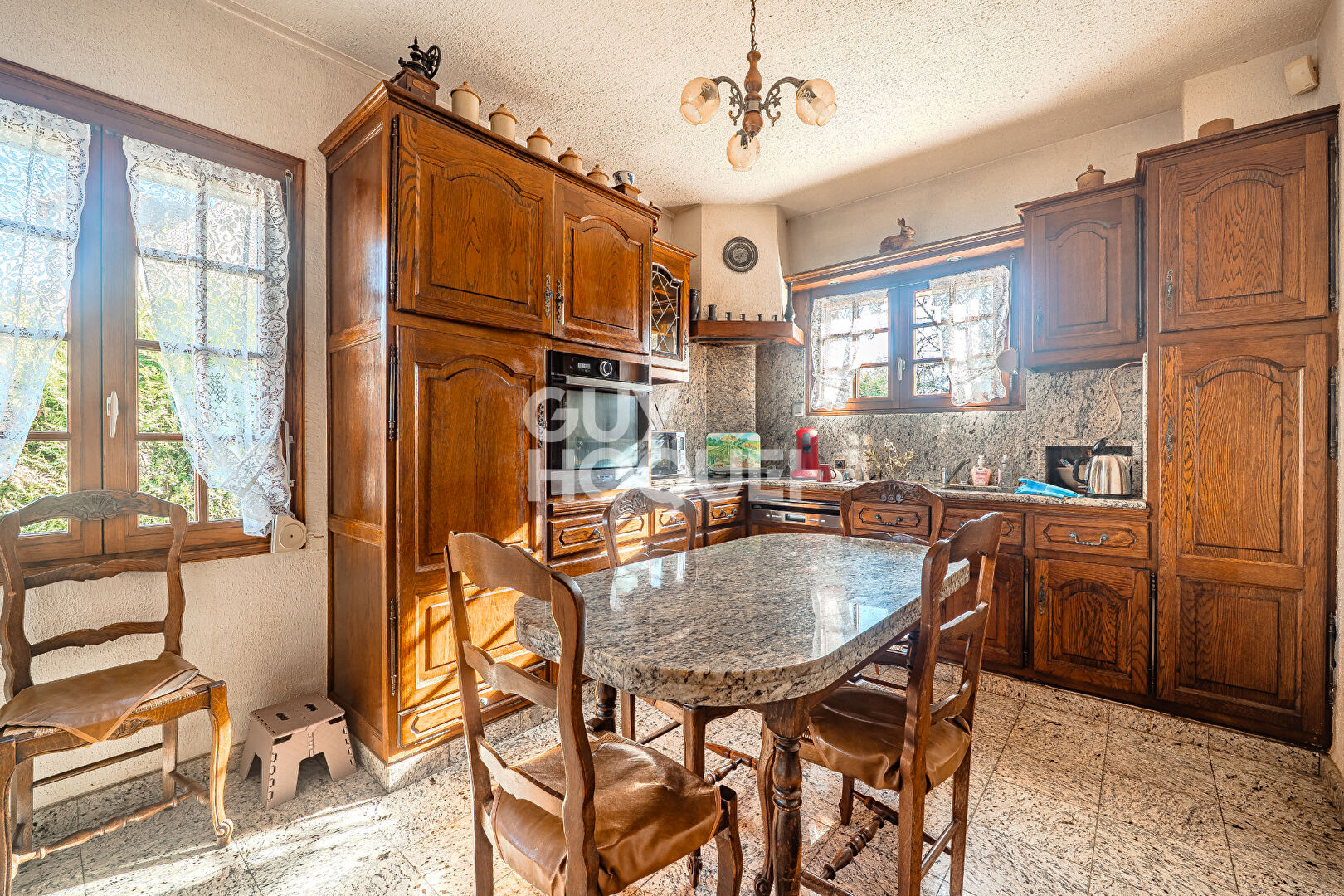 Maison en pierre avec jardin à Saint-Maximin