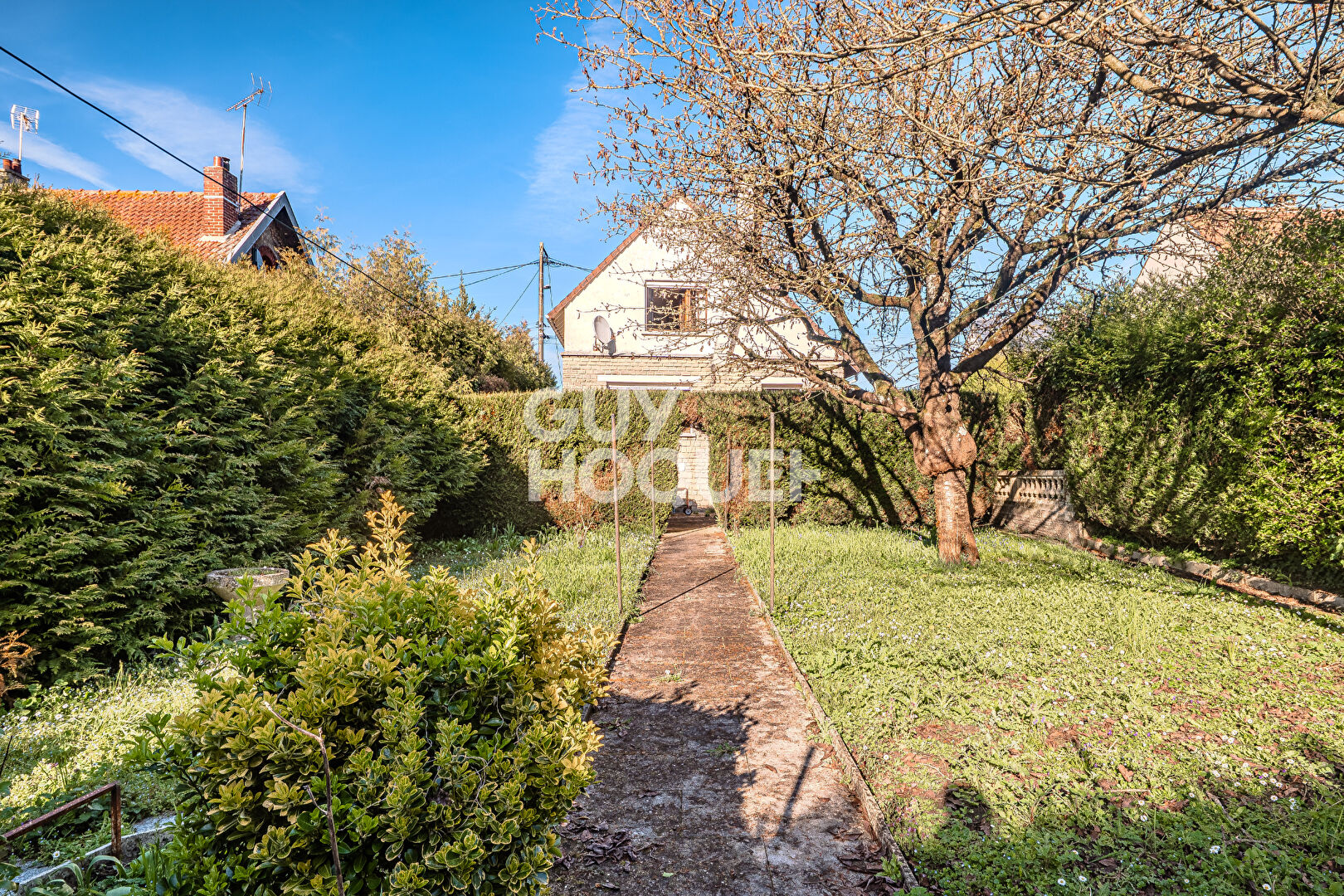 Maison en pierre avec jardin à Saint-Maximin
