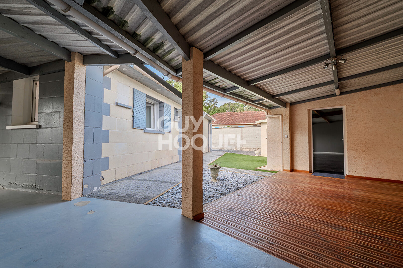 Élégante maison avec dépendance au coeur d'un environnement recherché