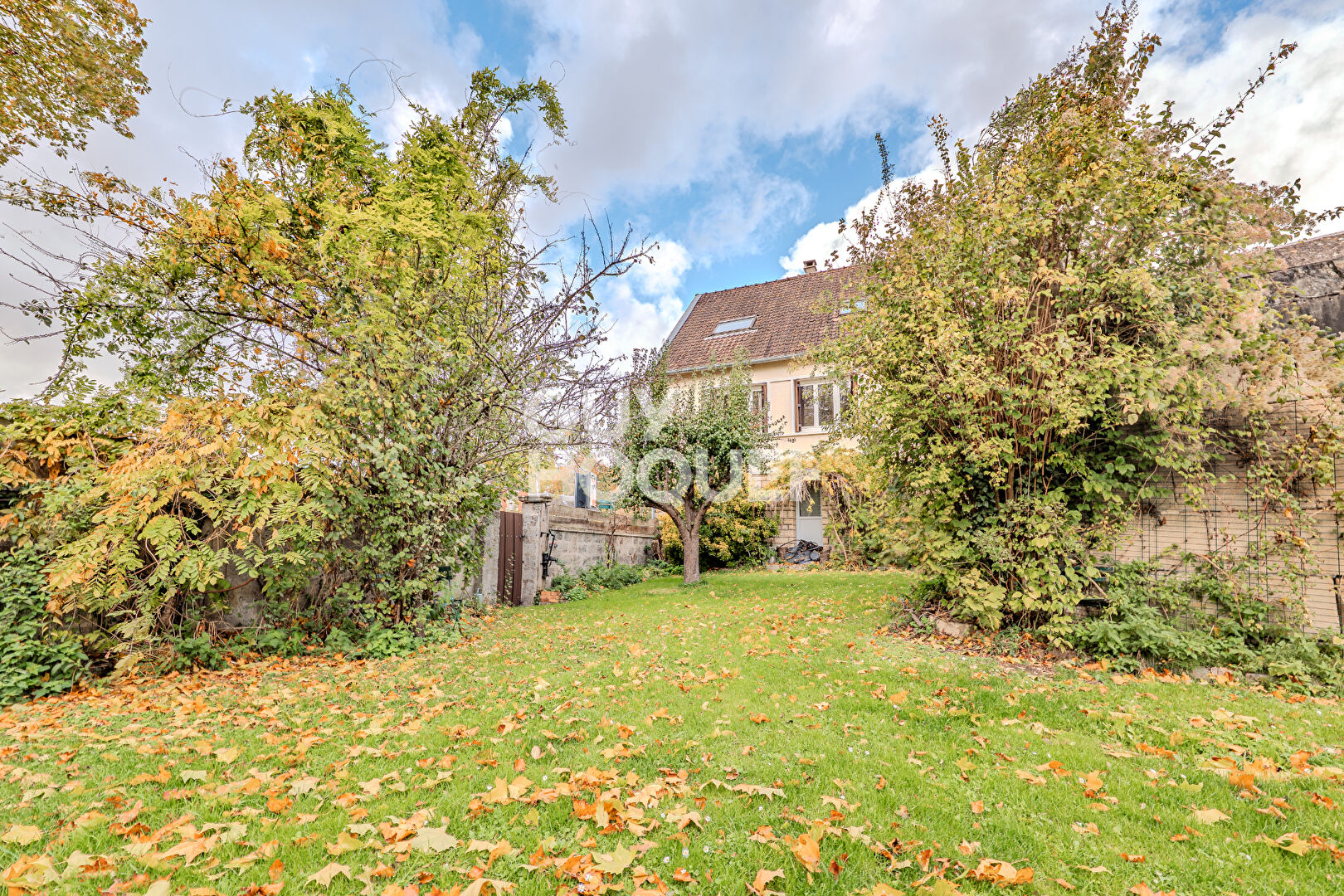 Maison individuelle avec sous-sol aménagé, jardin clos et accès à pied à toutes commodités
