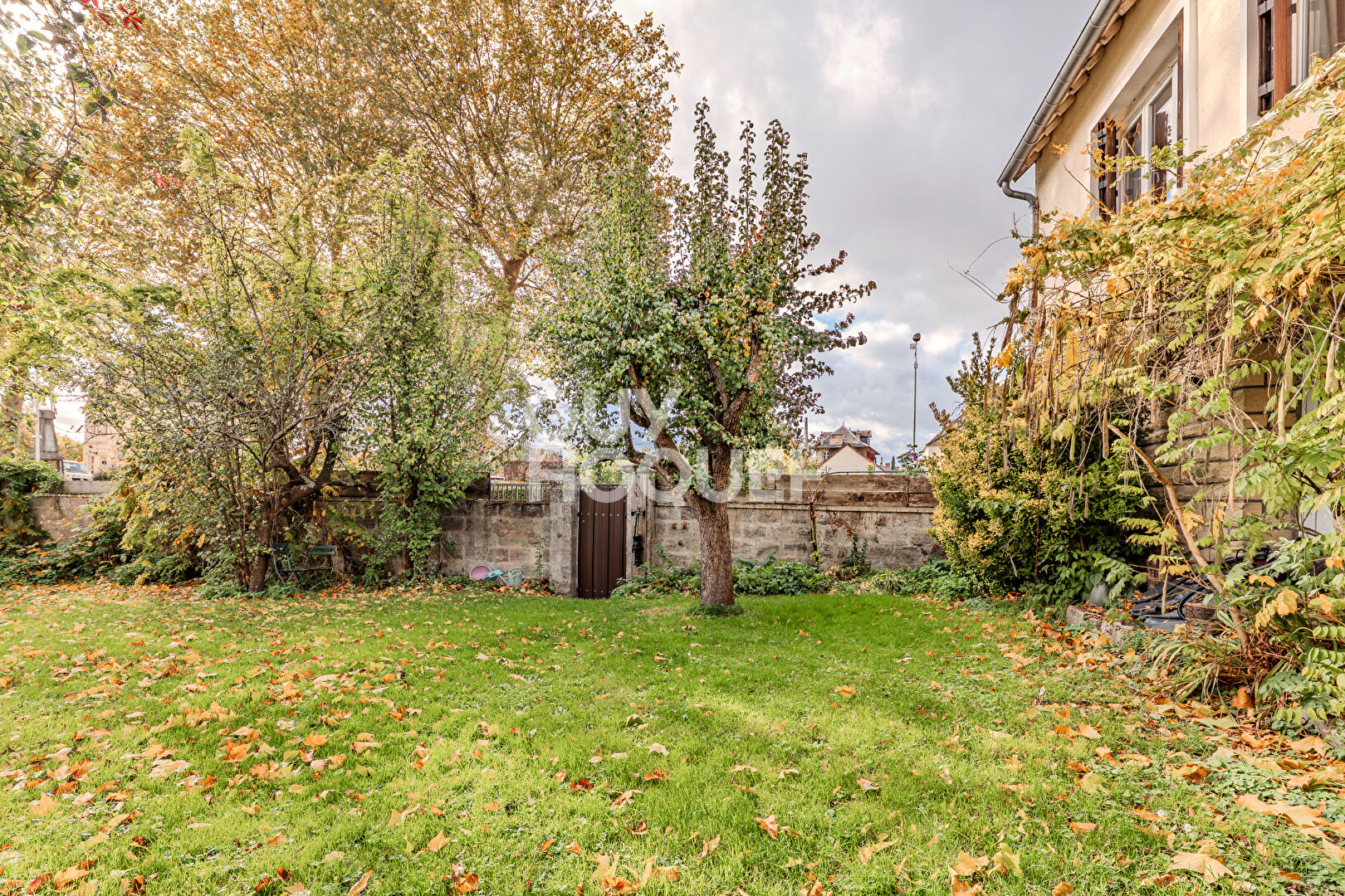 Maison individuelle avec sous-sol aménagé, jardin clos et accès à pied à toutes commodités