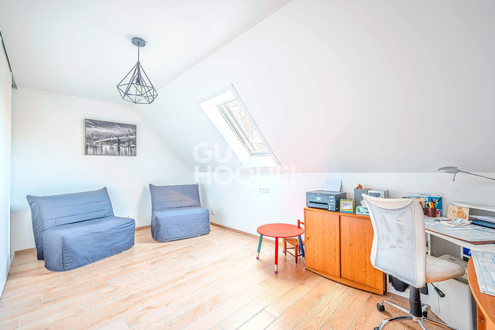 Maison familiale avec véranda de 28 m² et sous-sol total dans secteur recherché