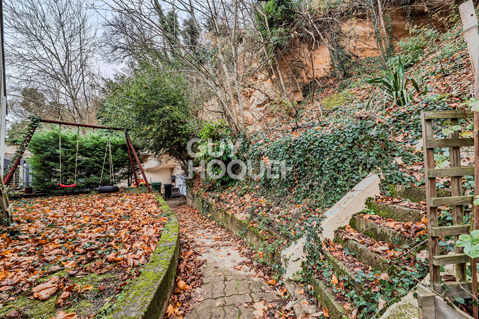 Plain-pied lumineux et fonctionnel avec vaste cave en carrière