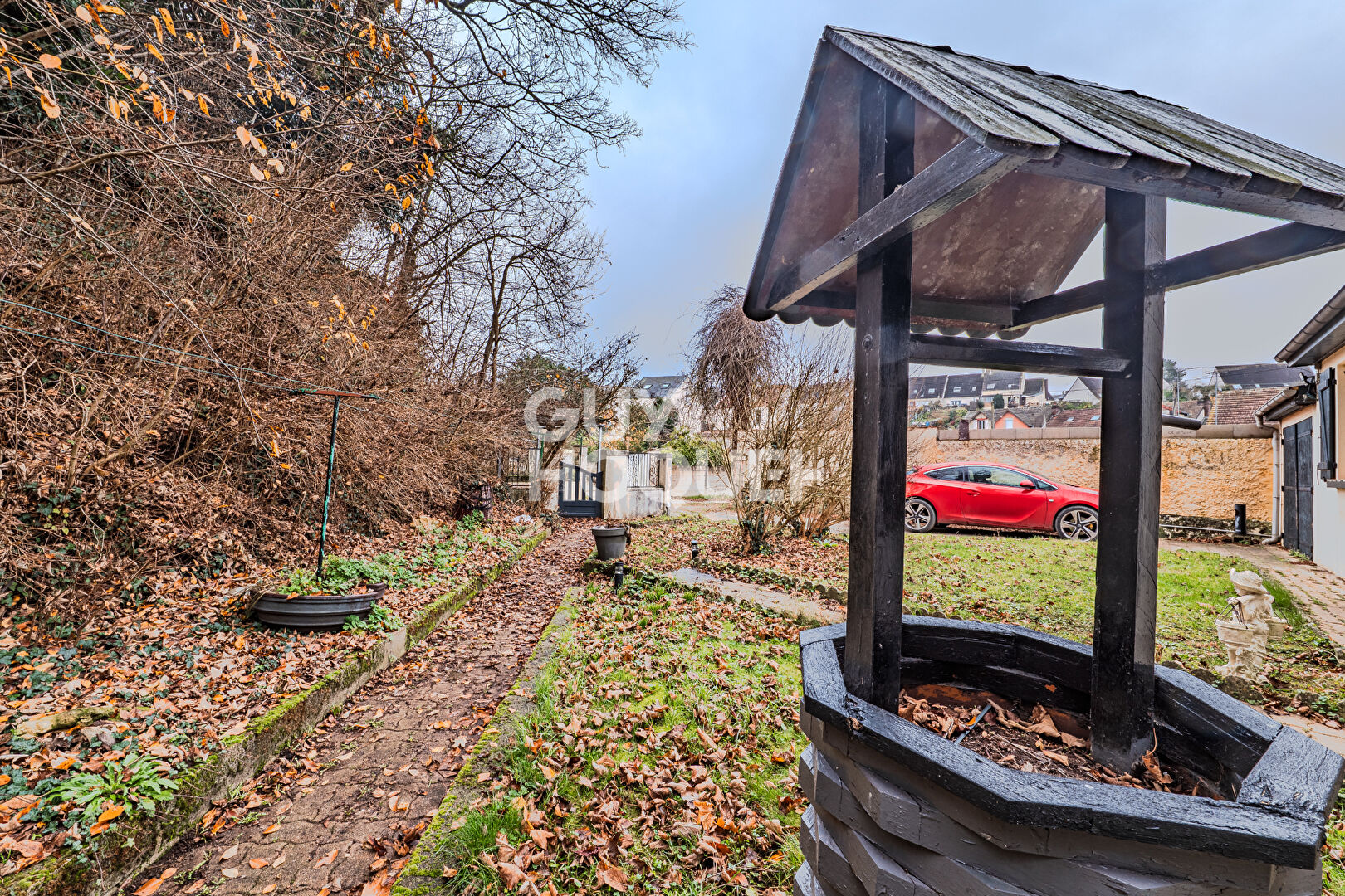 Plain-pied lumineux et fonctionnel avec vaste cave en carrière