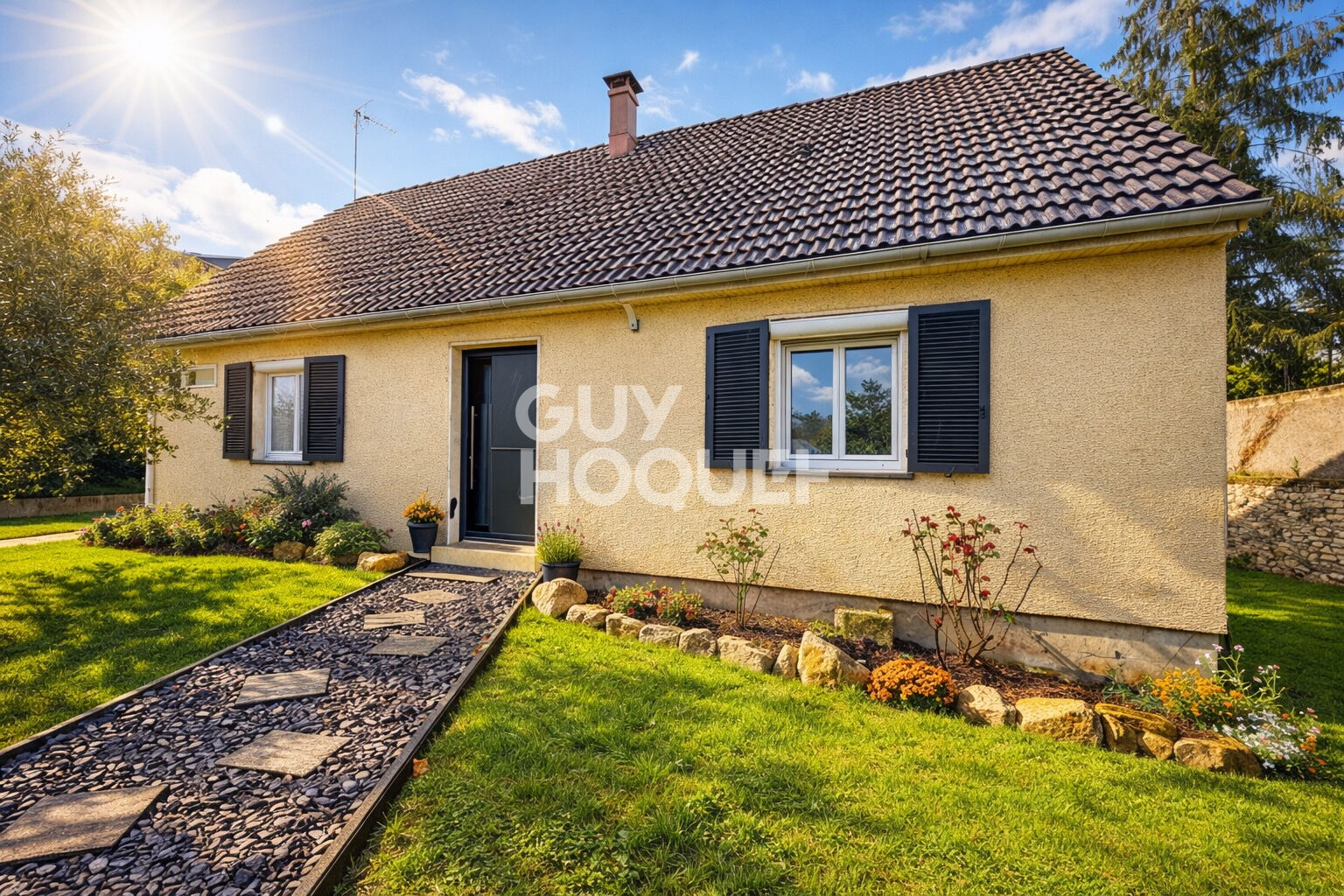 Maison familiale avec 1 100 m² de terrain et combles à aménager