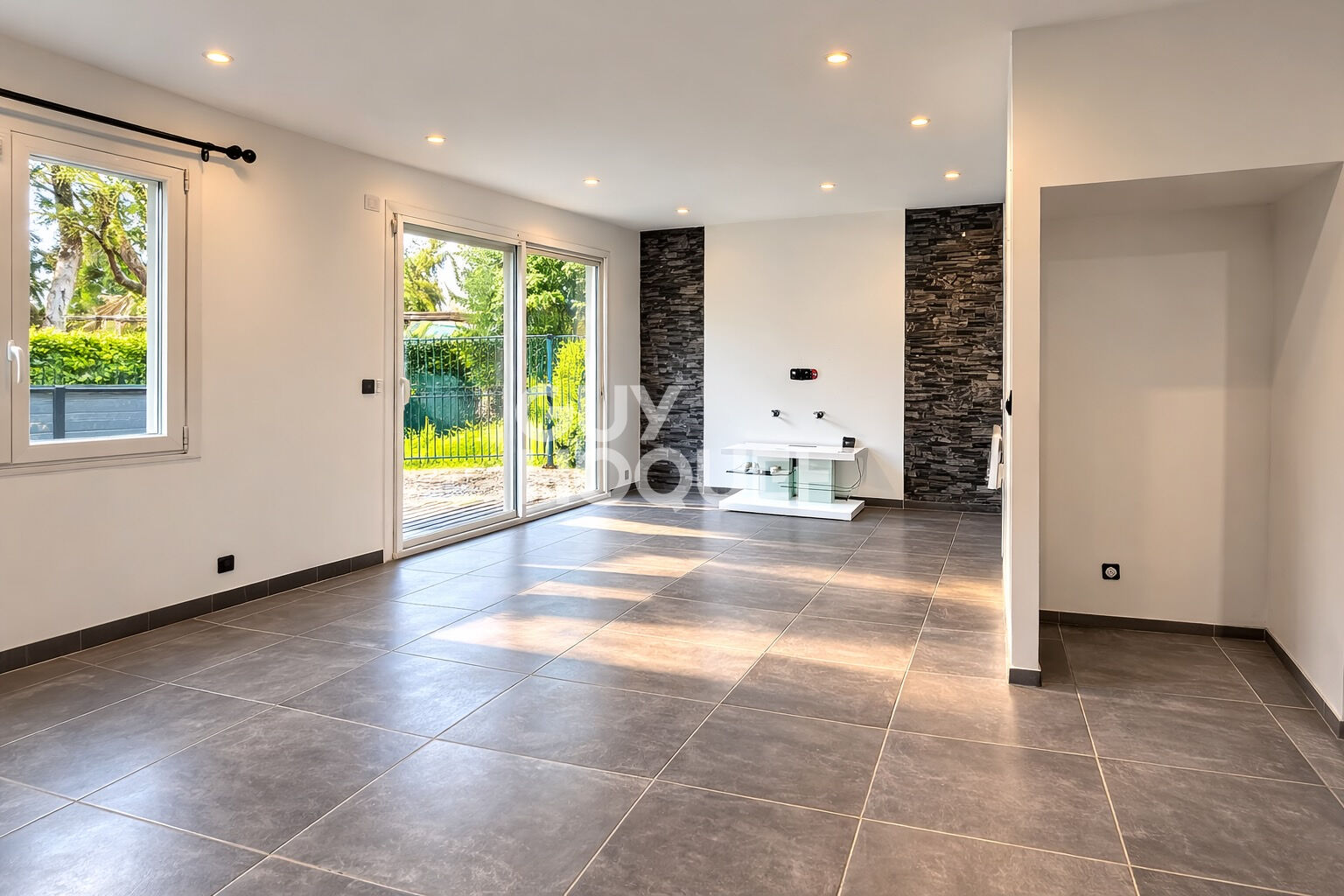 Maison familiale avec 1 100 m² de terrain et combles à aménager