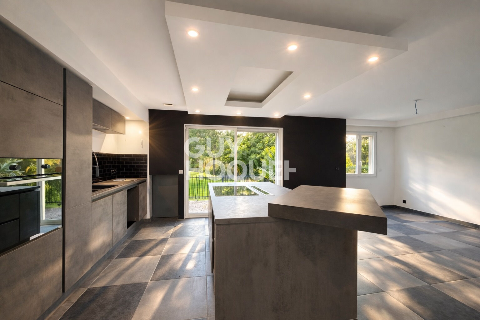 Maison familiale avec 1 100 m² de terrain et combles à aménager