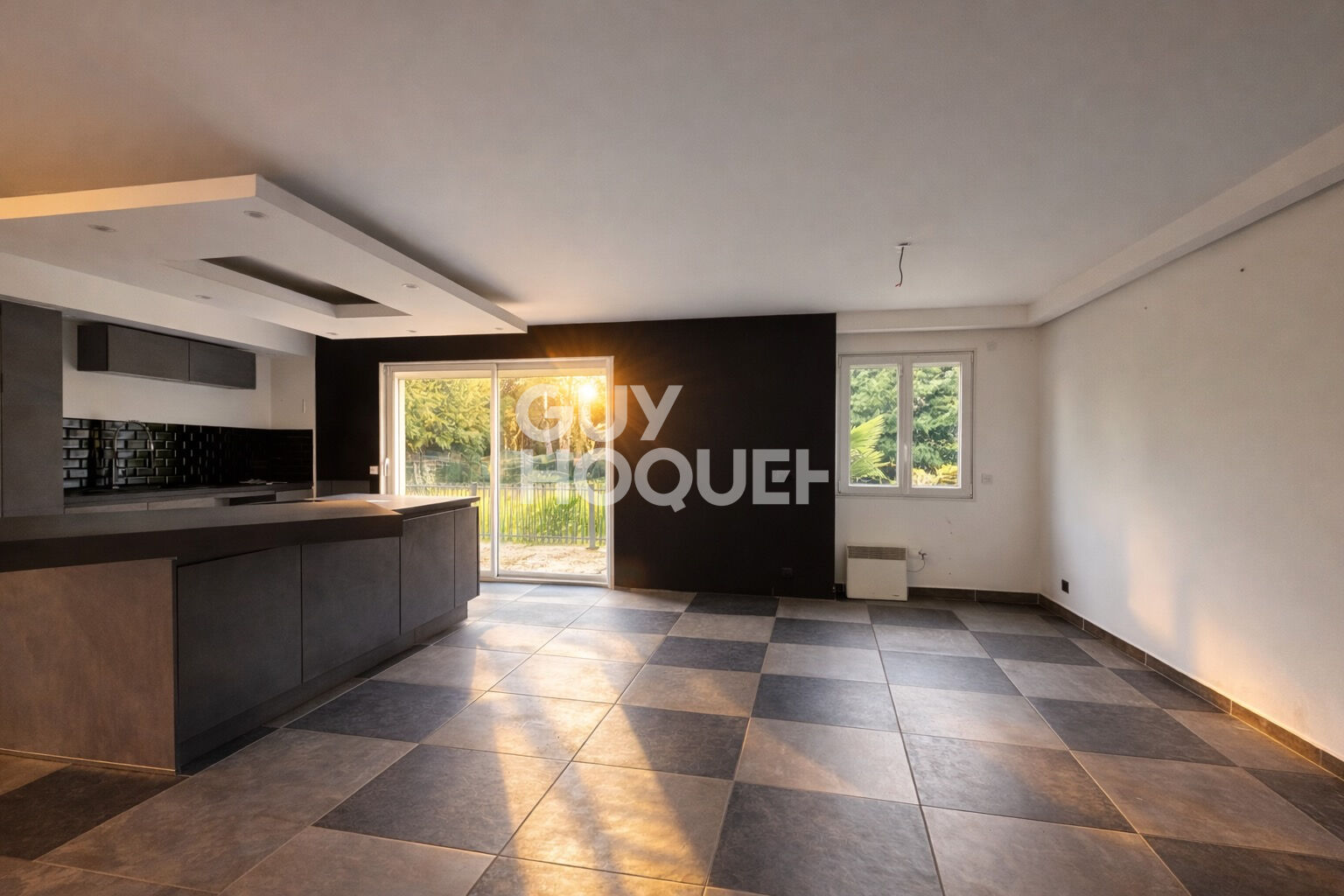 Maison familiale avec 1 100 m² de terrain et combles à aménager