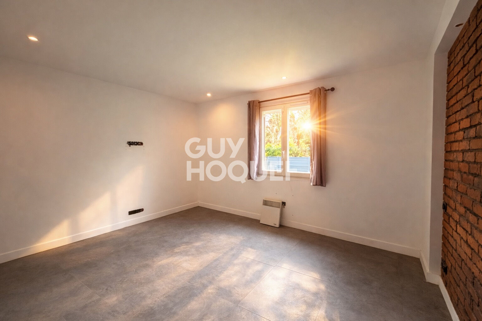 Maison familiale avec 1 100 m² de terrain et combles à aménager