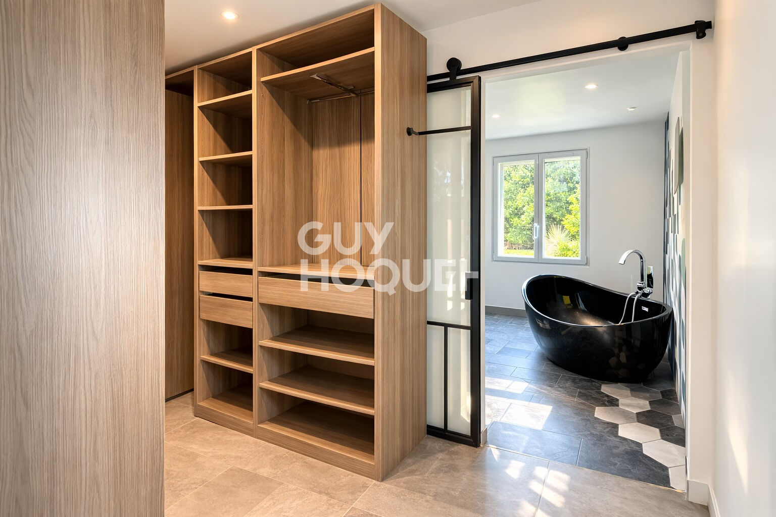 Maison familiale avec 1 100 m² de terrain et combles à aménager