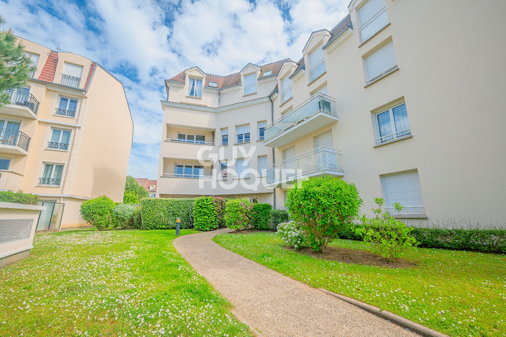 Appartement T3 de 63 m2 (72 m2 au sol) de Standing à Lamorlaye - secteur Centre-ville