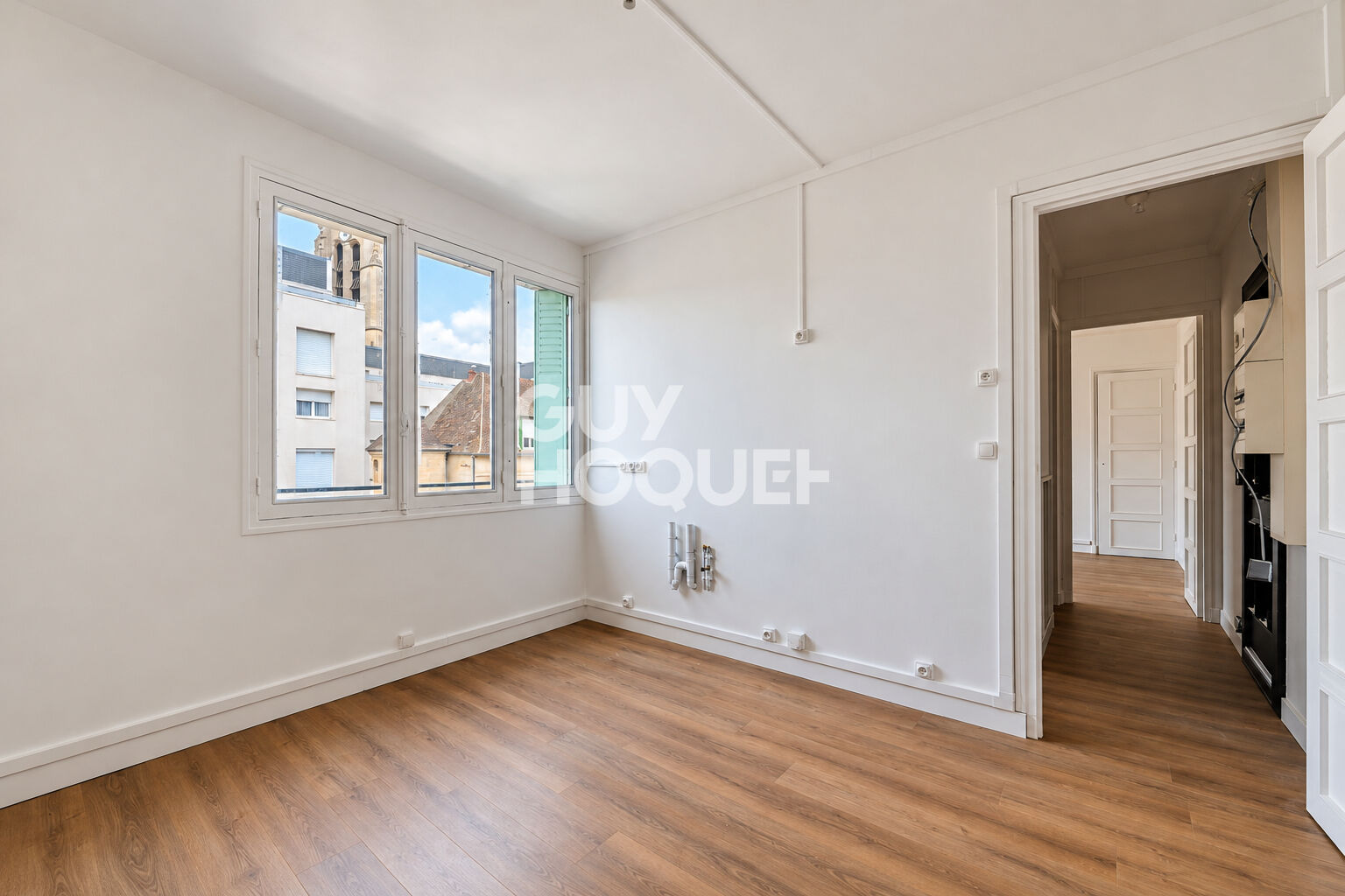 T2 rénové de 31 m² au dernier étage avec cave et box en centre-ville de Creil — photo 1