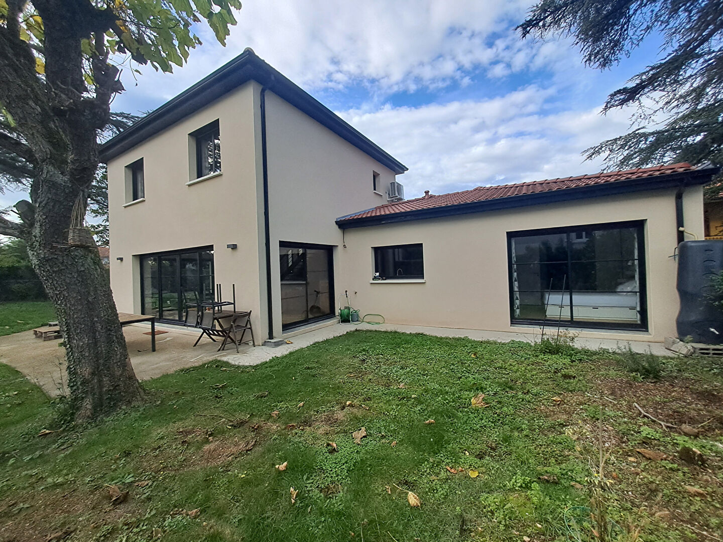 Maison récente 5 pièces louée meublée à Chaponost