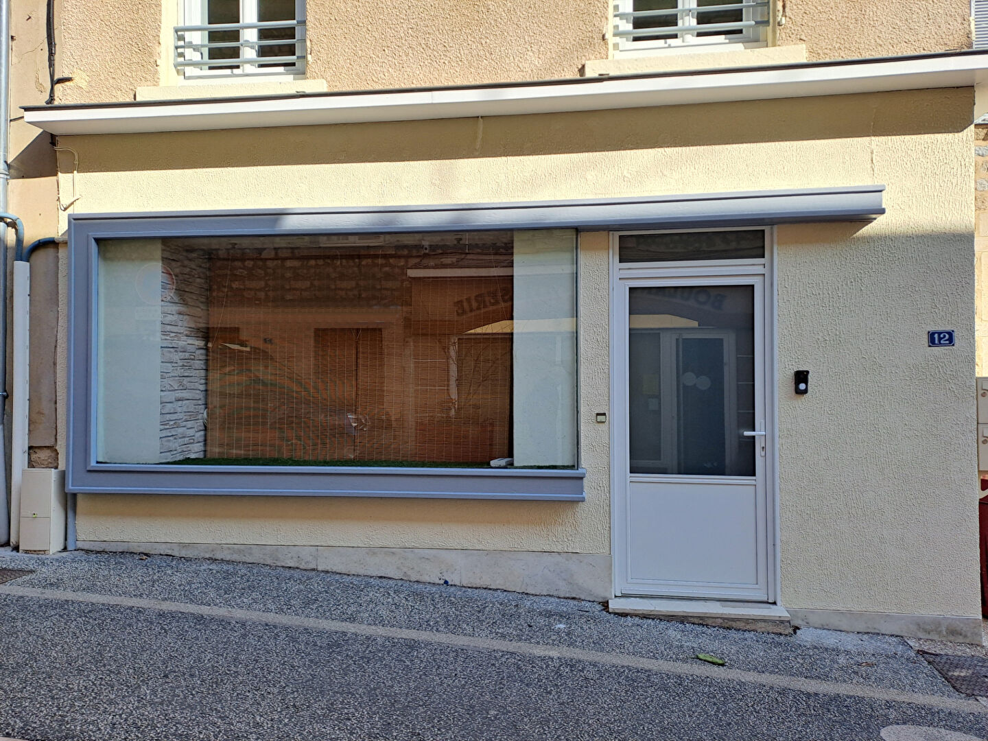 Local commercial Thurins 32.48 m2