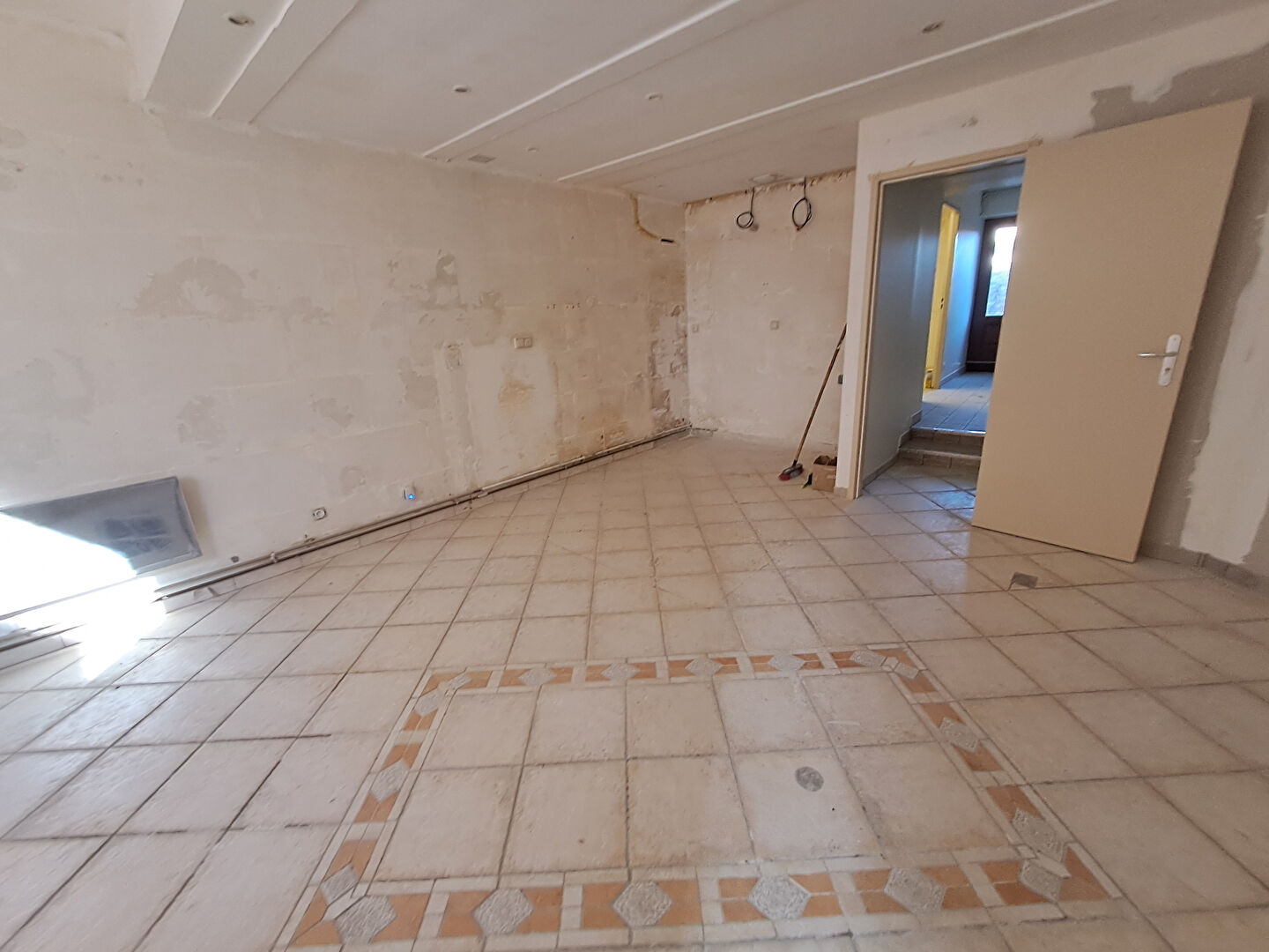 Local commercial Thurins 32.48 m2