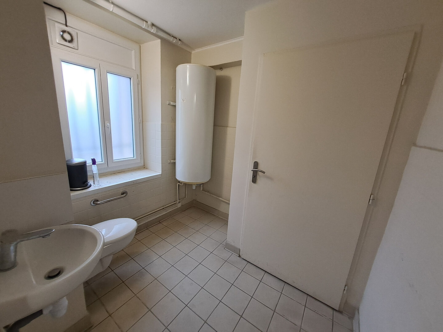 Local commercial Thurins 32.48 m2