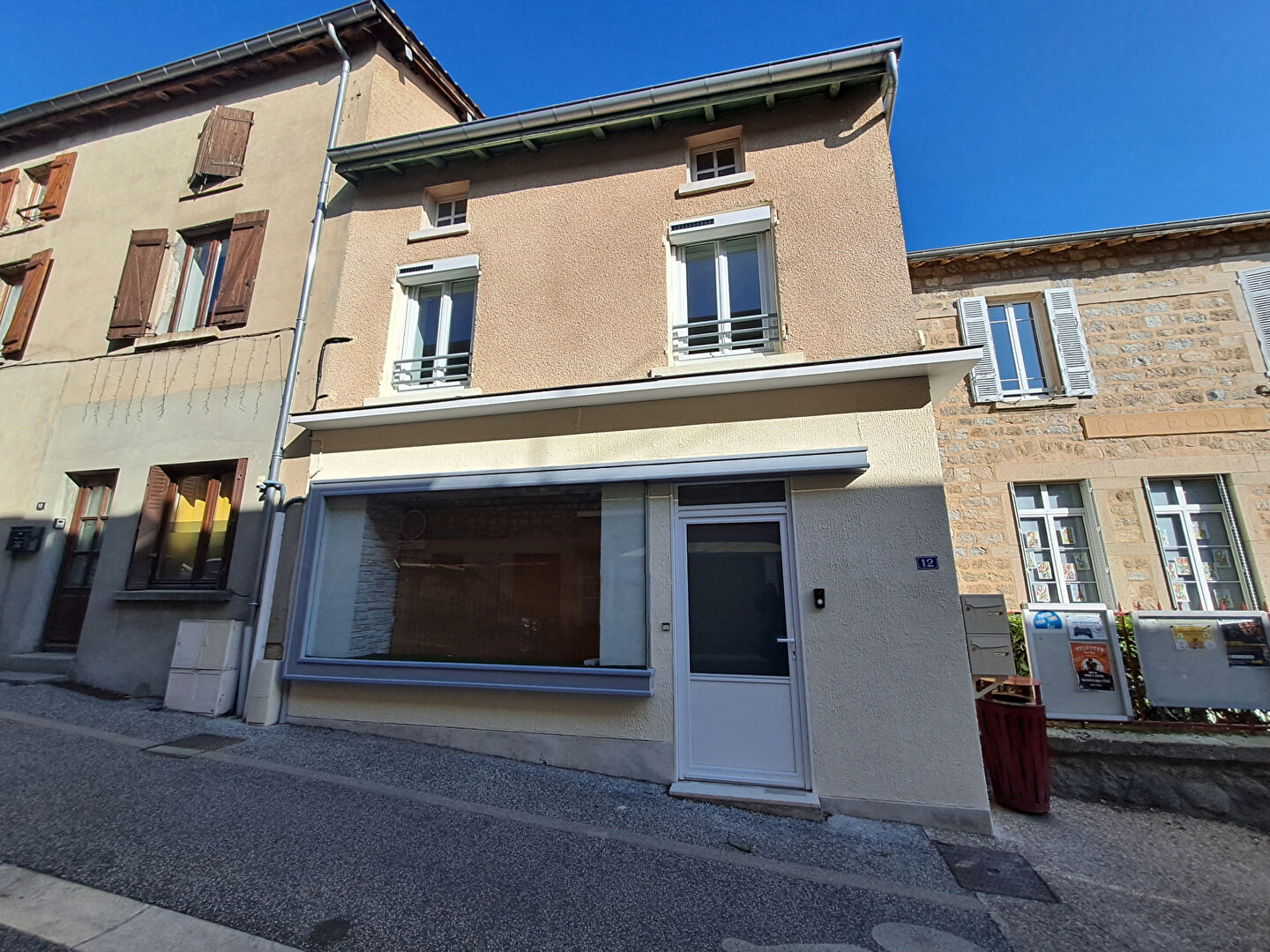 Local commercial Thurins 32.48 m2