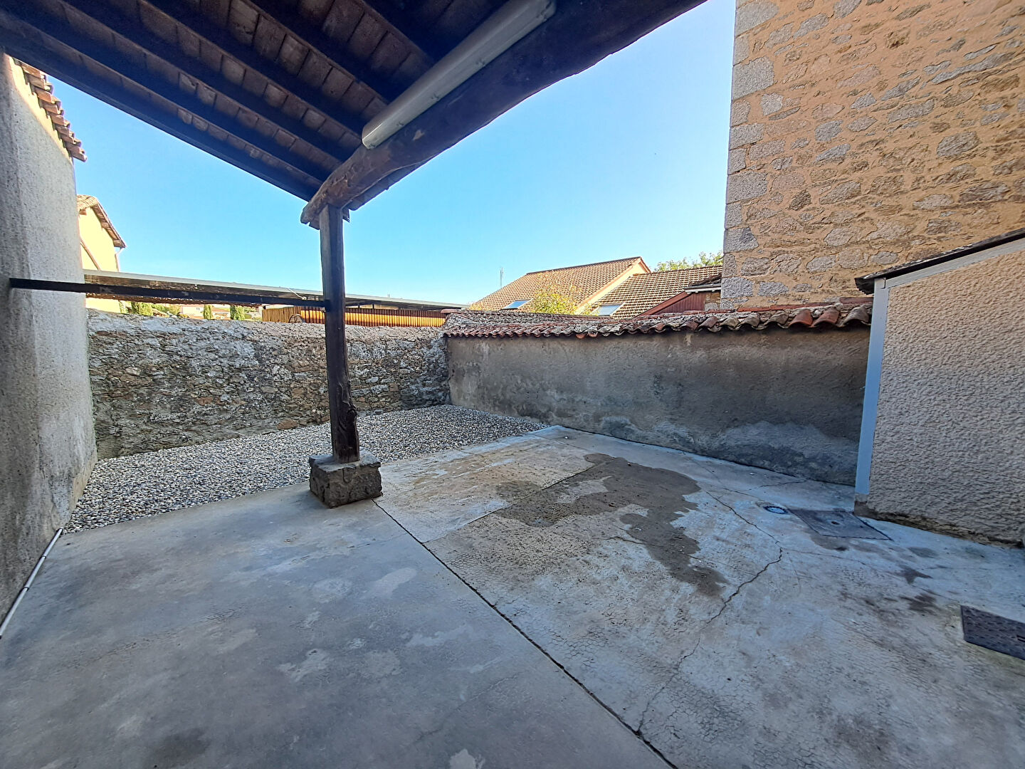 Local commercial Thurins 32.48 m2