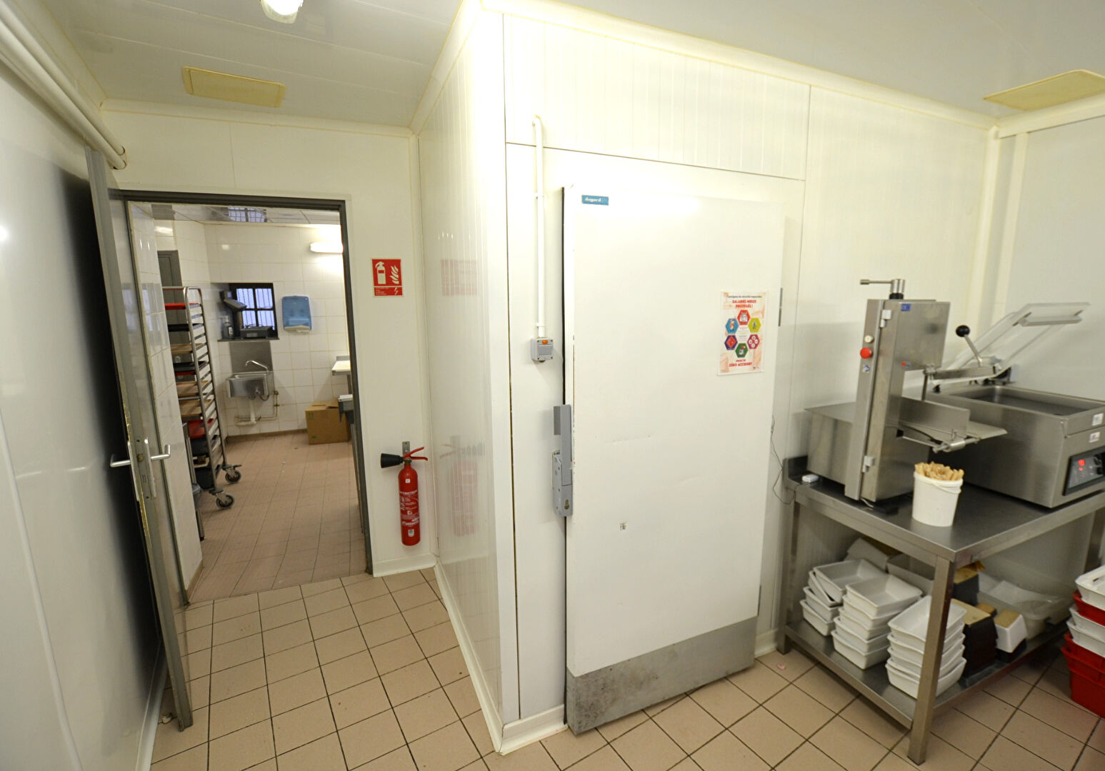 Local commercial Messimy 64.71 m2