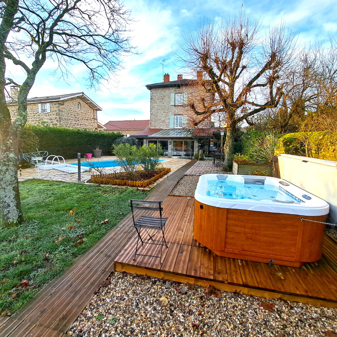 Soucieu En Jarrest 9 pièces 280 m2