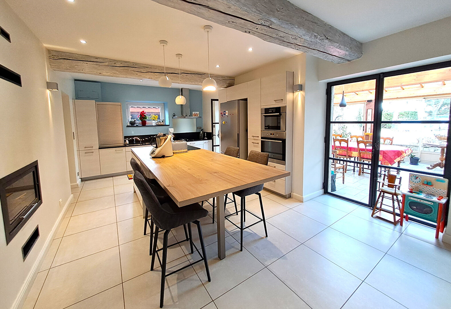 Soucieu En Jarrest 9 pièces 280 m2