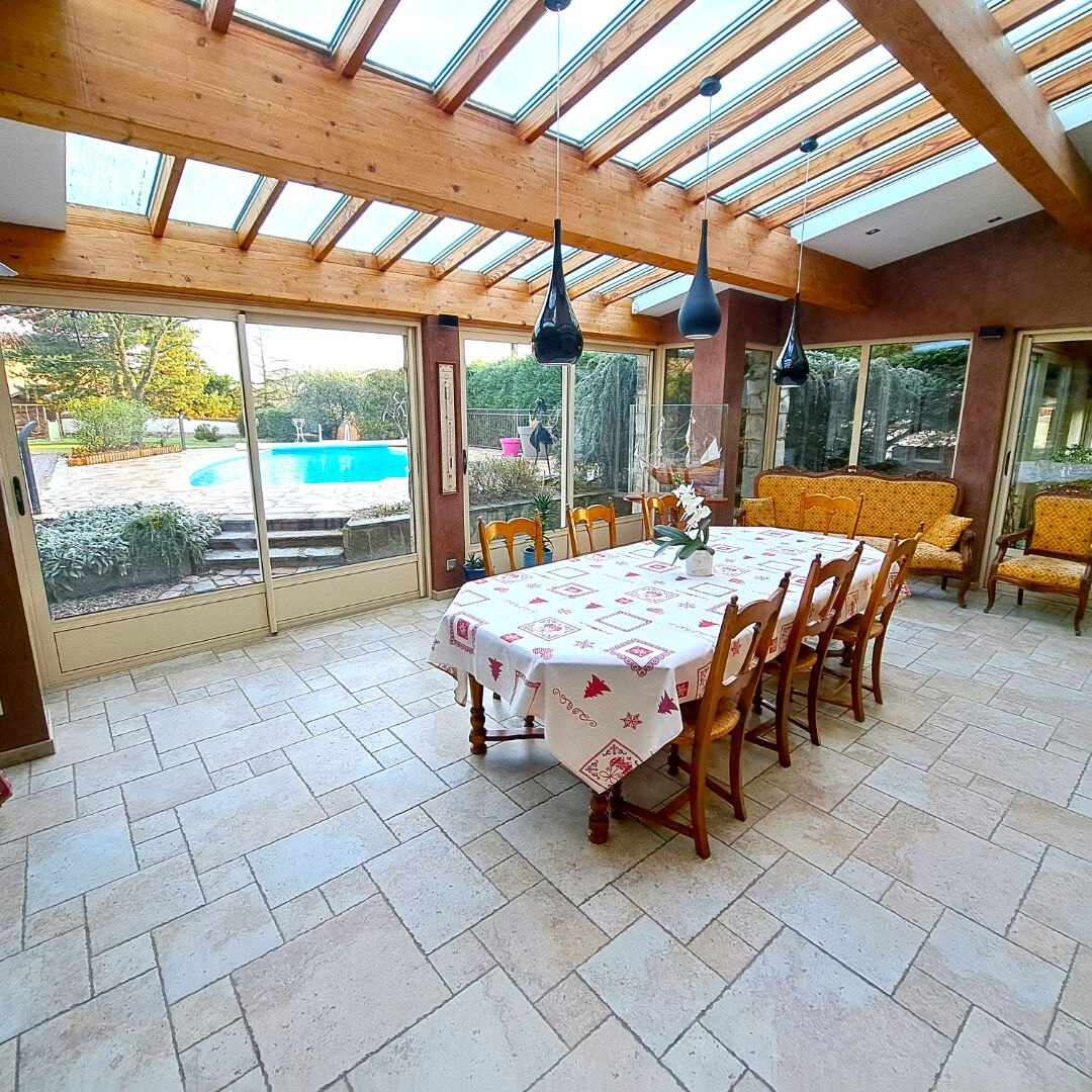 Soucieu En Jarrest 9 pièces 280 m2