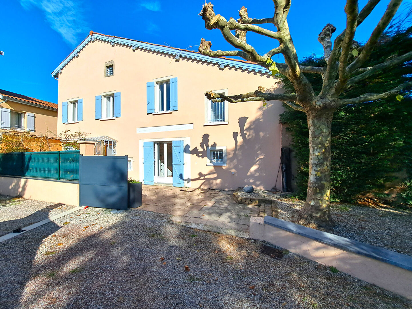 Maison 9 pièces 235 m² · à Taluyers · 235 m² · 565 000 €
