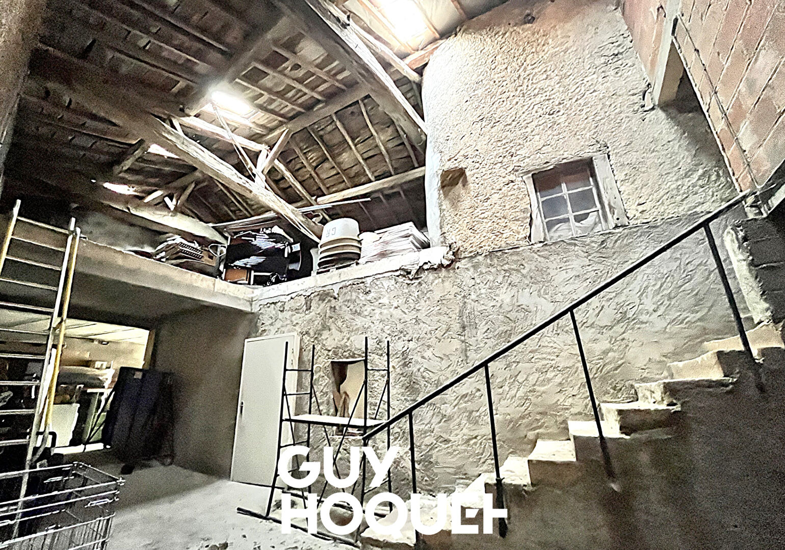 Propriété Viticole en Pierre - Deux Maisons + Dépendances et Terrain - 71960 FUISSE