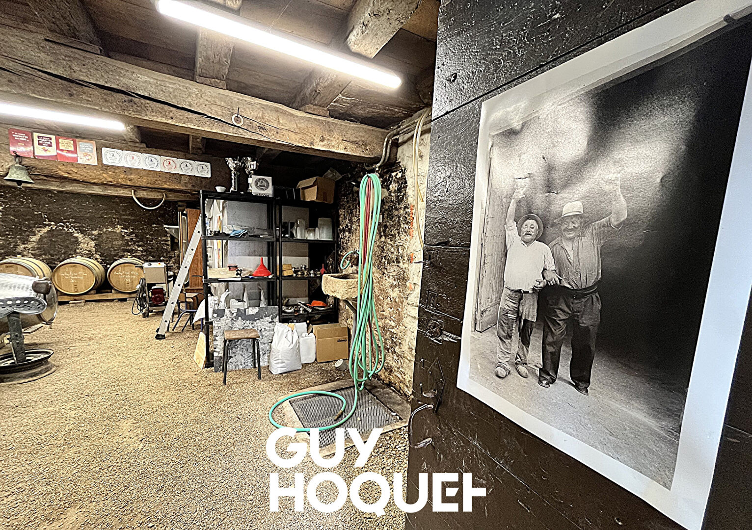 Propriété Viticole en Pierre - Deux Maisons + Dépendances et Terrain - 71960 FUISSE