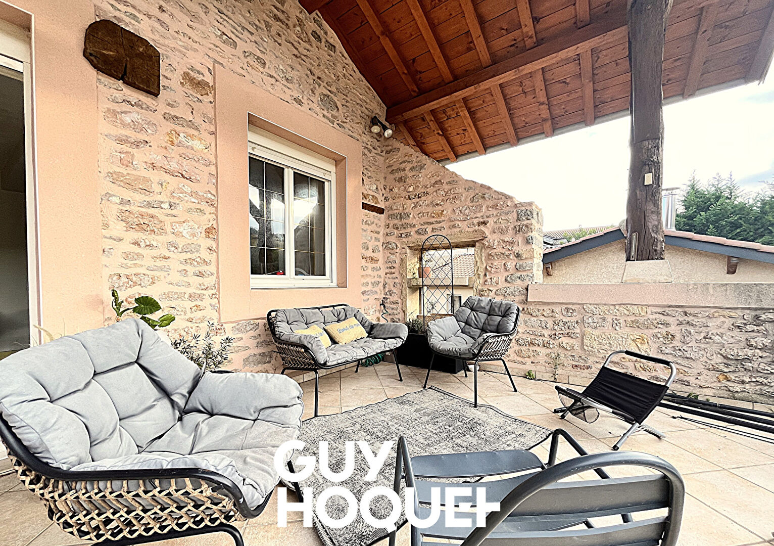 Propriété Viticole en Pierre - Deux Maisons + Dépendances et Terrain - 71960 FUISSE