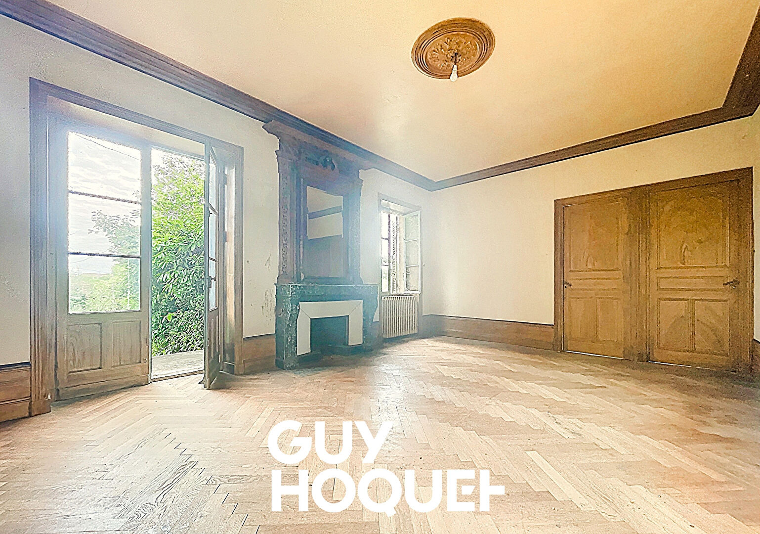 Maison de Maître 5 Chambres + Dépendances et Terrain - 69840 JULIENAS