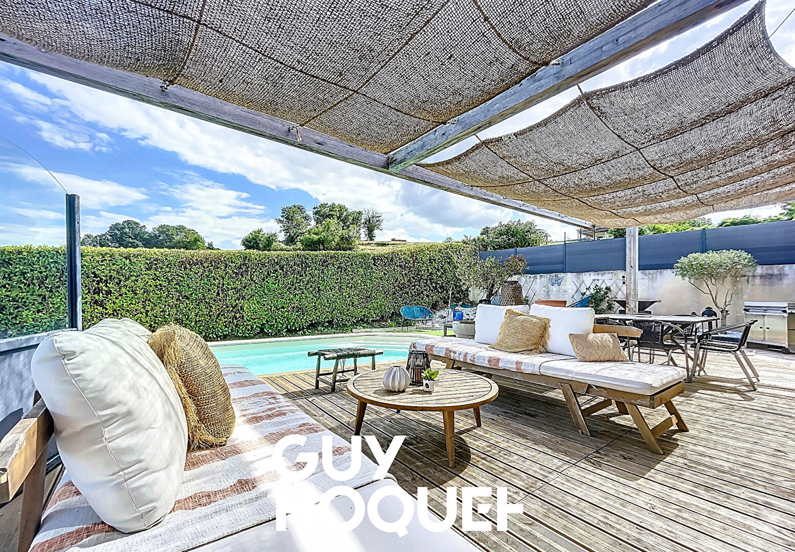 Maison de Caractère 4 Chambres avec  Piscine et Vue sur 1035 m² de Terrain - 71570 PRUZILLY